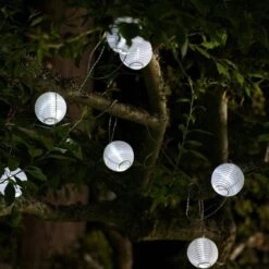 Glowing Globes Solar String Lights